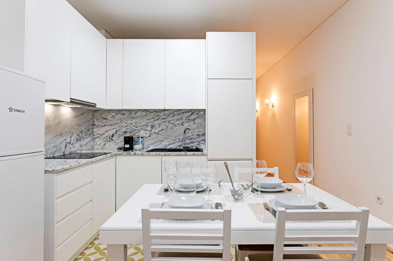 Loios 1Br Flat Downtown By Lovelystay Порту Экстерьер фото